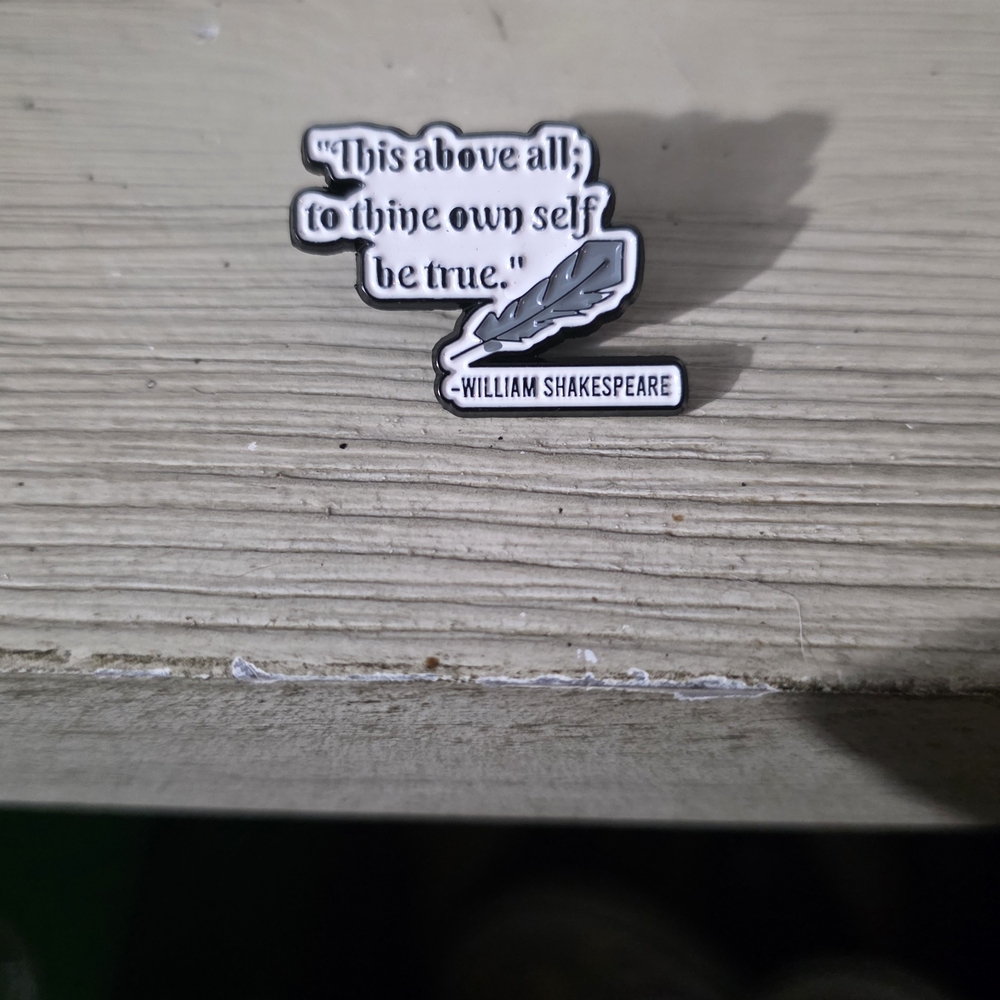 William Shakespeare Quote Pin - Hamlet - "To Thine Own Self Be True[...]"